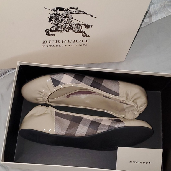 Burberry Nova Check Patent Leather Ballerina Flats - Picture 7 of 7